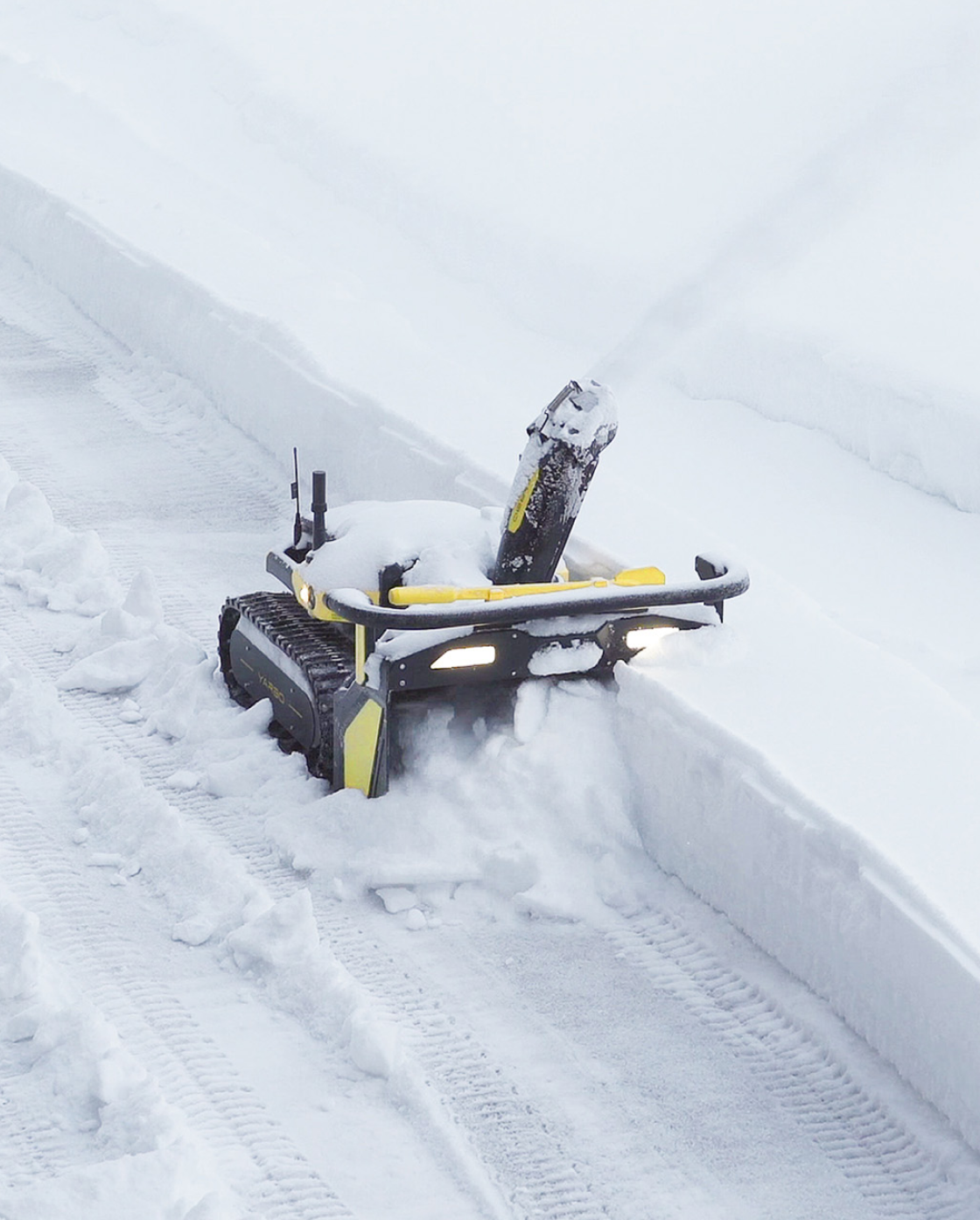 Yarbo Y40 Core with Snow Blower Gen 2, Blower and Trimmer Modules — official product feature image 2