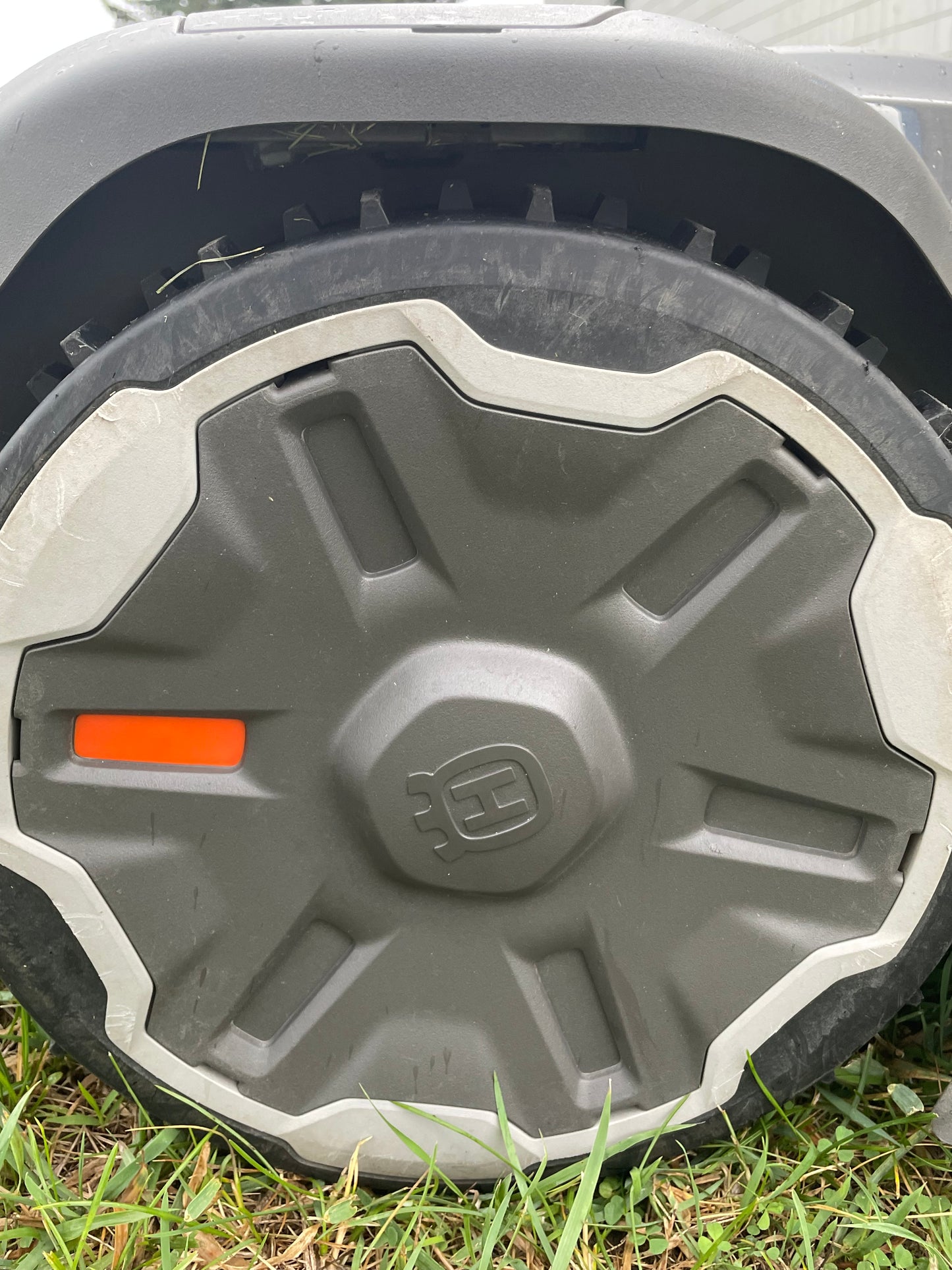 Husqvarna - 440 iQ - 2 Acre - (Preowned)