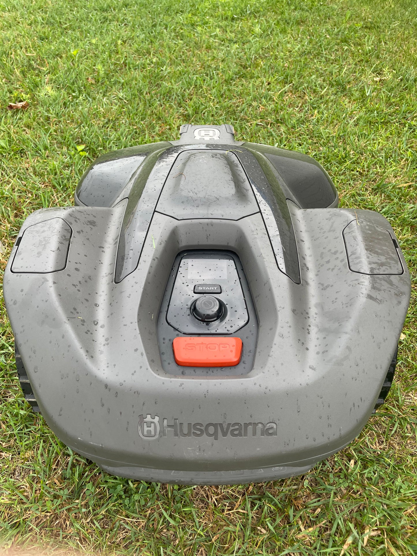 Husqvarna - 440 iQ - 2 Acre - (Preowned)
