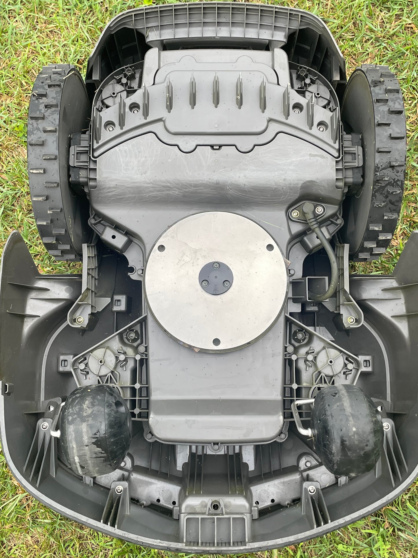Husqvarna - 440 iQ - 2 Acre - (Preowned)