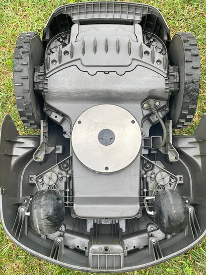 Husqvarna - 440 iQ - 2 Acre - (Preowned)